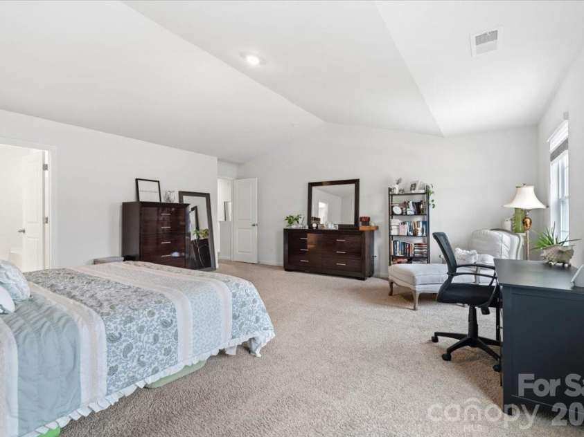 8022 Rowling Drive, Charlotte, NC 28215.  MLS# CAR4392277, YatesRealty ID 30970. 