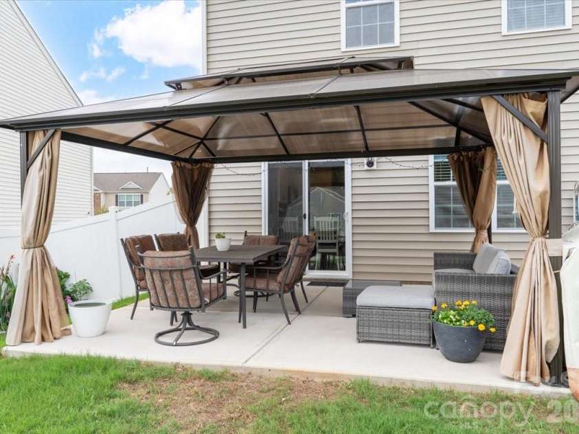 8022 Rowling Drive, Charlotte, NC 28215.  MLS# CAR4392277, YatesRealty ID 30970. 