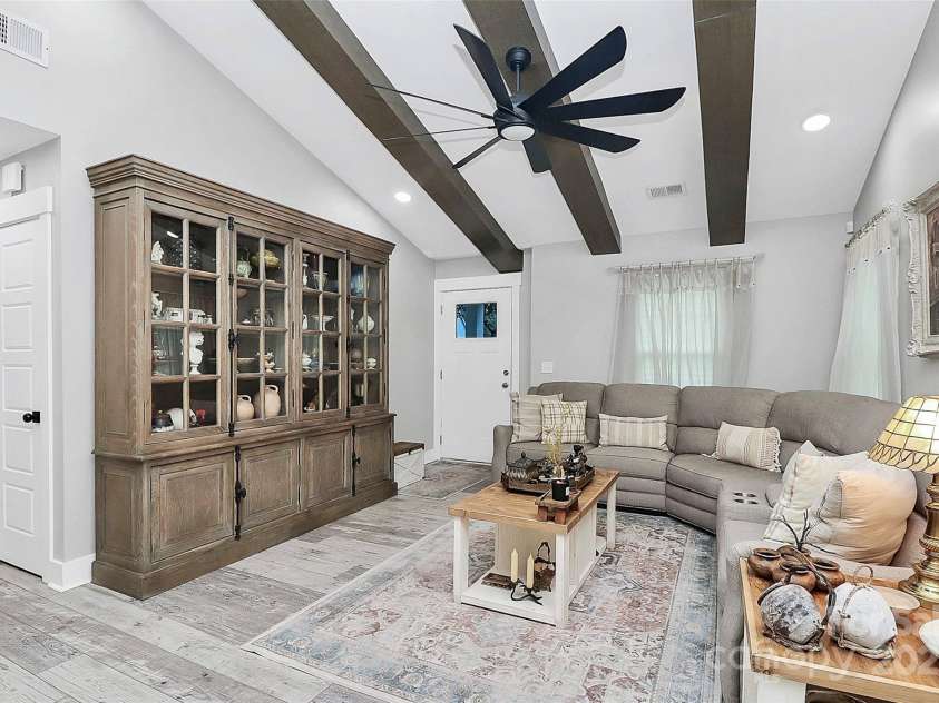 11609 Chadburn Lane, Charlotte, NC 28215.  MLS# CAR4285074, YatesRealty ID 30971. 