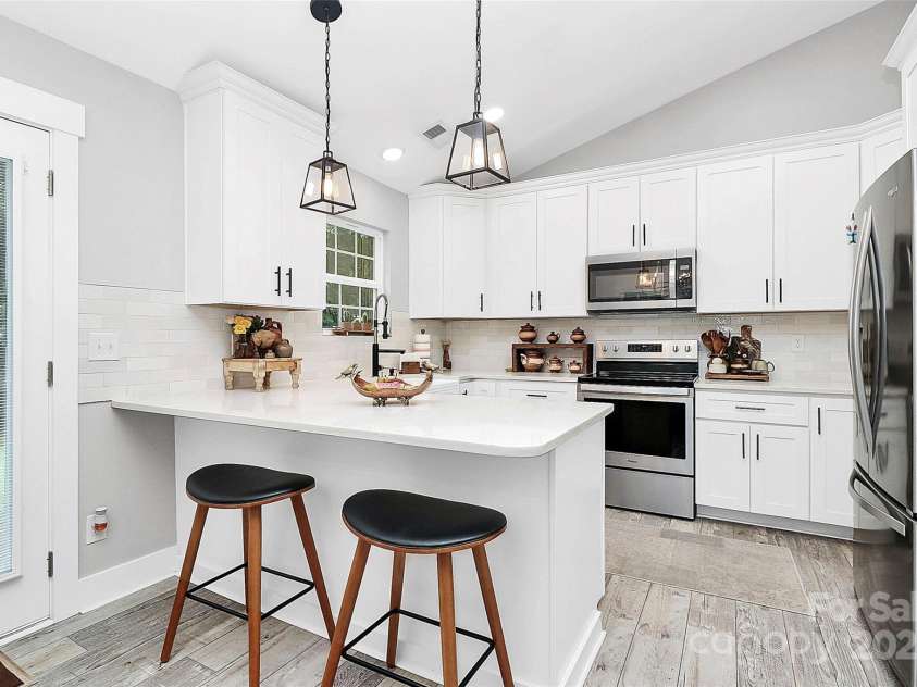 11609 Chadburn Lane, Charlotte, NC 28215.  MLS# CAR4285074, YatesRealty ID 30971. 