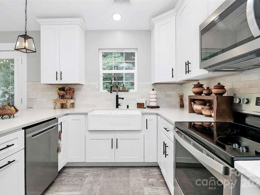 11609 Chadburn Lane, Charlotte, NC 28215.  MLS# CAR4285074, YatesRealty ID 30971. 