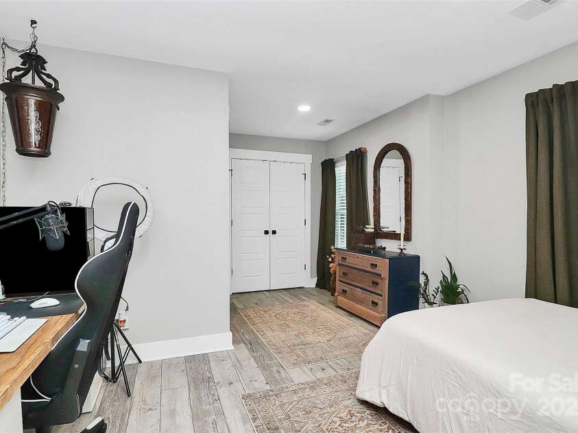 11609 Chadburn Lane, Charlotte, NC 28215.  MLS# CAR4285074, YatesRealty ID 30971. 