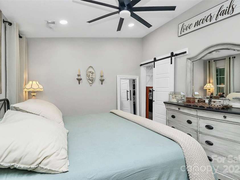 11609 Chadburn Lane, Charlotte, NC 28215.  MLS# CAR4285074, YatesRealty ID 30971. 