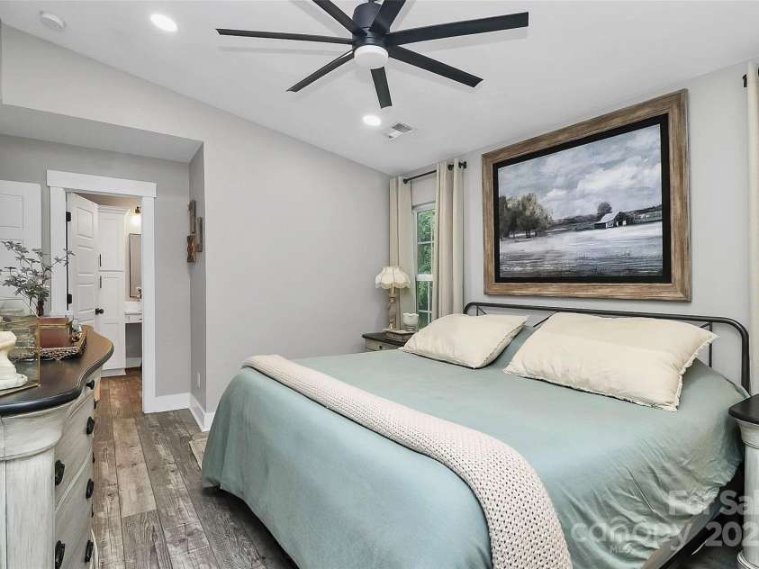 11609 Chadburn Lane, Charlotte, NC 28215.  MLS# CAR4285074, YatesRealty ID 30971. 