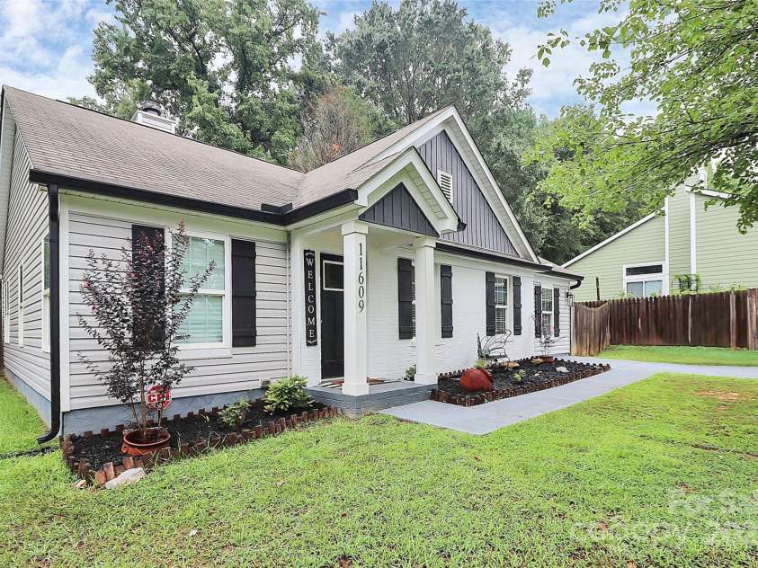 11609 Chadburn Lane, Charlotte, NC 28215.  MLS# CAR4285074, YatesRealty ID 30971. 