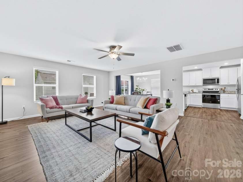 8128 Derby Woods Lane, Charlotte, NC 28214.  MLS# CAR4385212, YatesRealty ID 30971. Great room