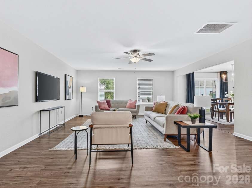 8128 Derby Woods Lane, Charlotte, NC 28214.  MLS# CAR4385212, YatesRealty ID 30971. Great room