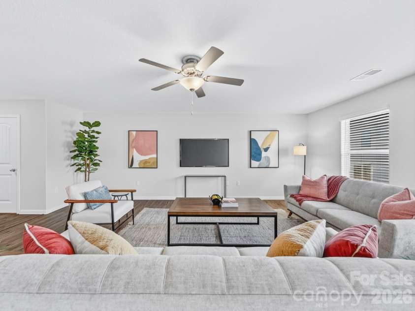 8128 Derby Woods Lane, Charlotte, NC 28214.  MLS# CAR4385212, YatesRealty ID 30971. Great room