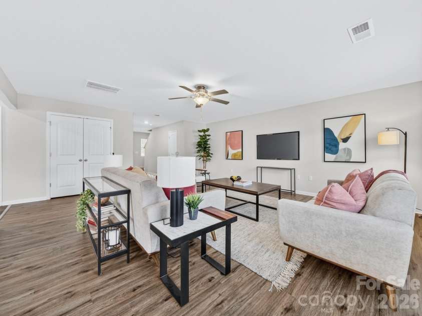 8128 Derby Woods Lane, Charlotte, NC 28214.  MLS# CAR4385212, YatesRealty ID 30971. Great room