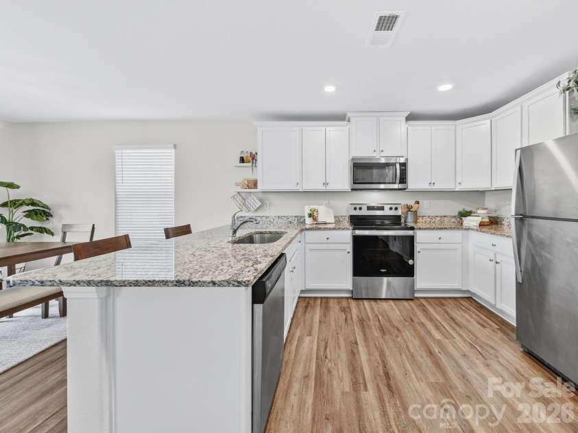 8128 Derby Woods Lane, Charlotte, NC 28214.  MLS# CAR4385212, YatesRealty ID 30971. Kitchen