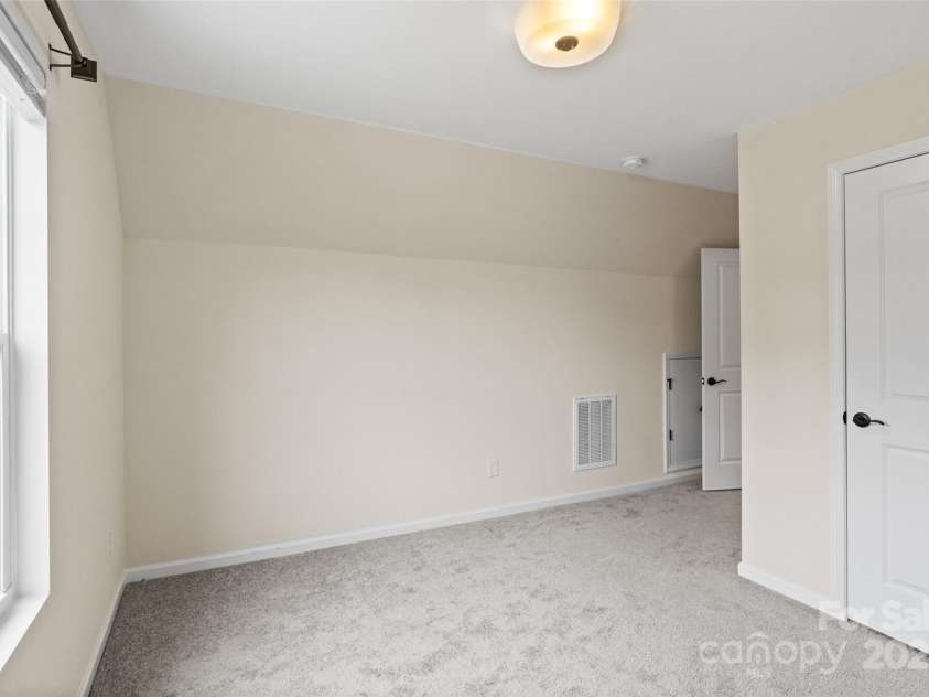 5299 Admirals Landing, Lancaster, SC 29720.  MLS# CAR4290028, YatesRealty ID 30974. Upstairs Suite
