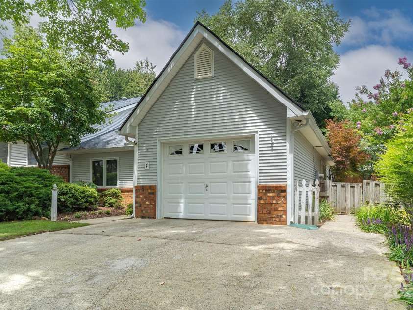 7 Silver Place, Black Mountain, NC 28711.  MLS# CAR4288938, YatesRealty ID 30975. 