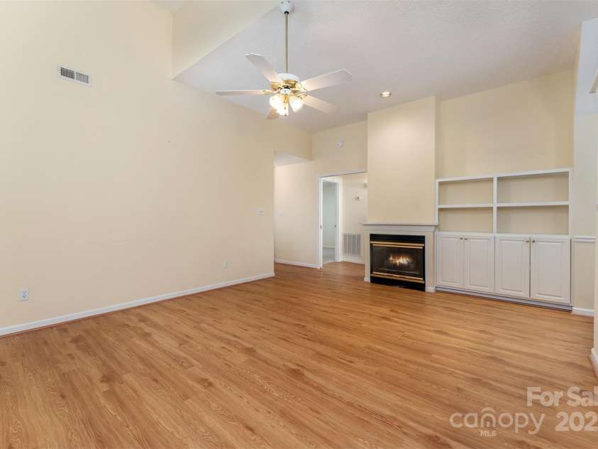 7 Silver Place, Black Mountain, NC 28711.  MLS# CAR4288938, YatesRealty ID 30975. 