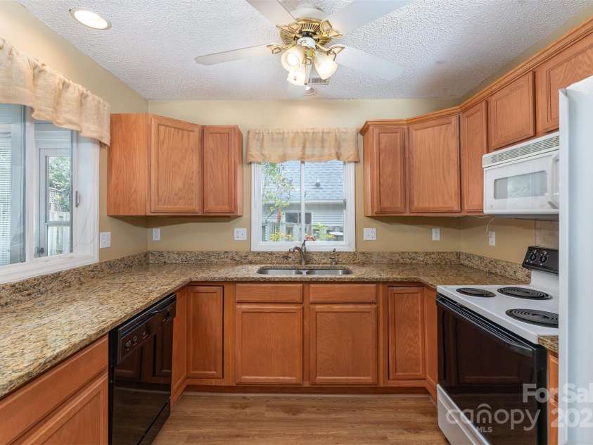 7 Silver Place, Black Mountain, NC 28711.  MLS# CAR4288938, YatesRealty ID 30975. 