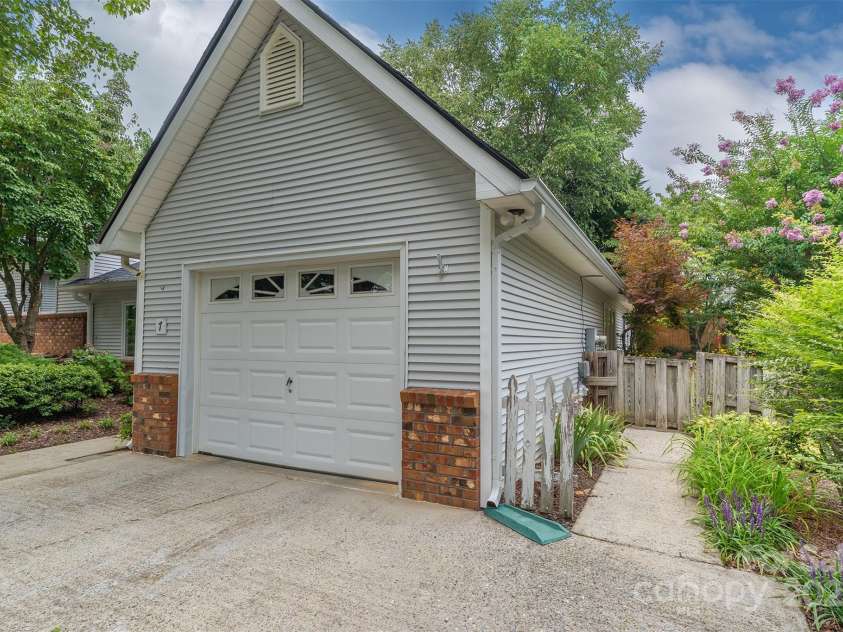 7 Silver Place, Black Mountain, NC 28711.  MLS# CAR4288938, YatesRealty ID 30975. 