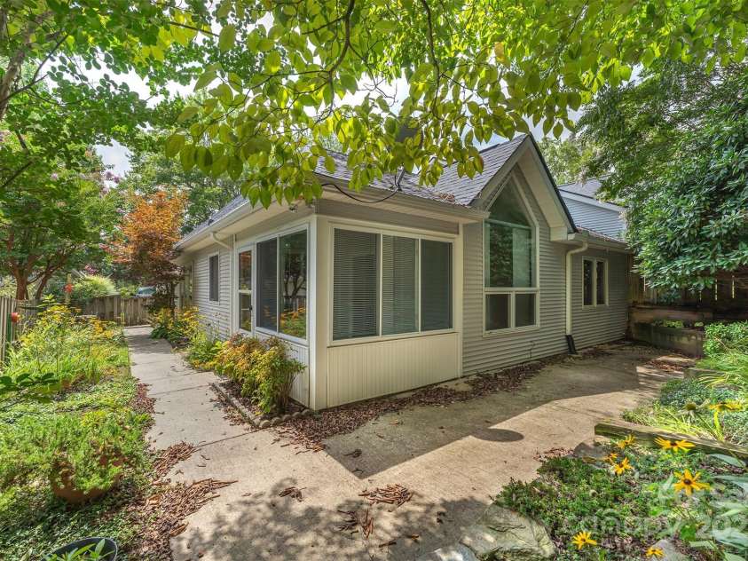 7 Silver Place, Black Mountain, NC 28711.  MLS# CAR4288938, YatesRealty ID 30975. 