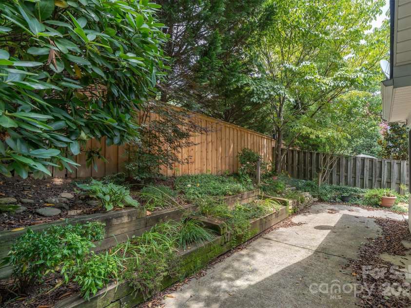 7 Silver Place, Black Mountain, NC 28711.  MLS# CAR4288938, YatesRealty ID 30975. 