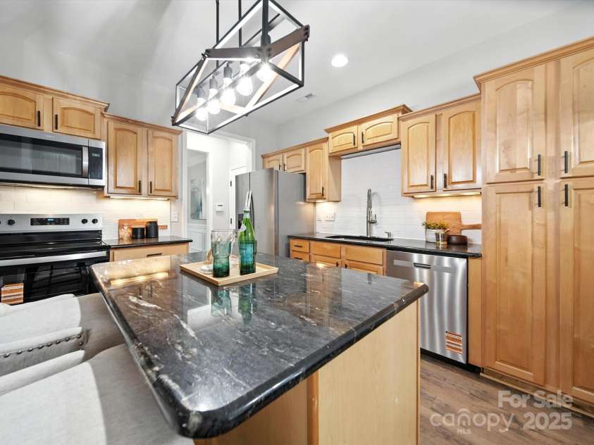 7809 Antique Circle, Waxhaw, NC 28173.  MLS# CAR4278769, YatesRealty ID 30976. 