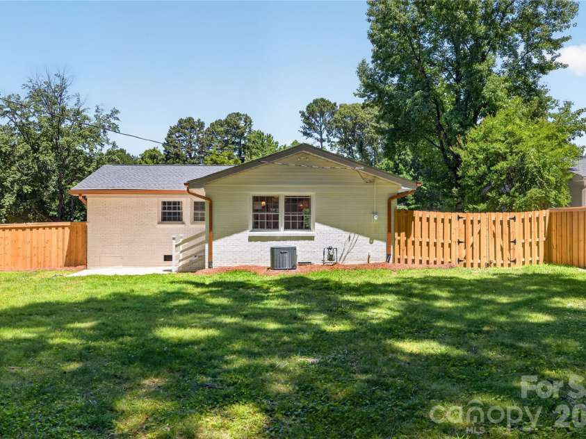 4408 Ivanhoe Place, Charlotte, NC 28205.  MLS# CAR4391893, YatesRealty ID 30977. 