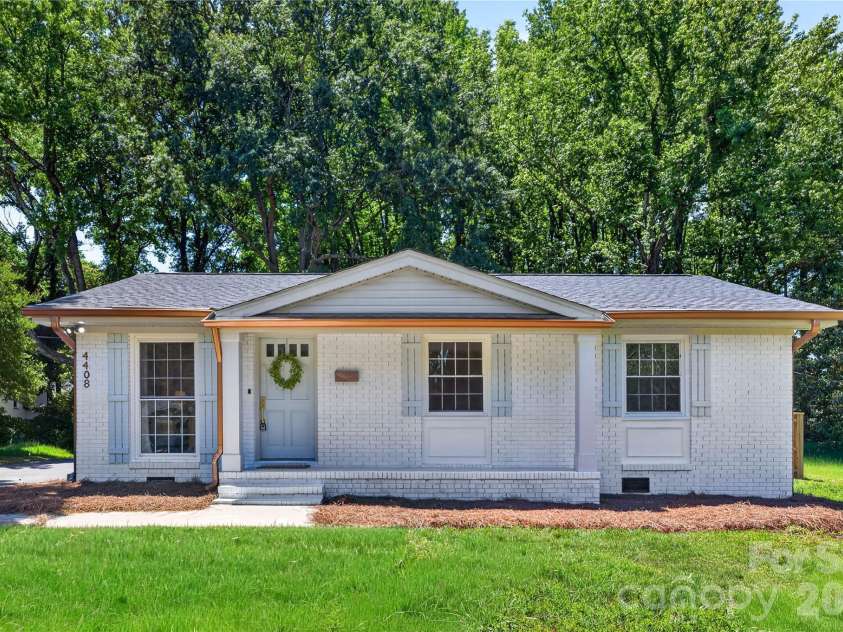 4408 Ivanhoe Place, Charlotte, NC 28205.  MLS# CAR4391893, YatesRealty ID 30977. 