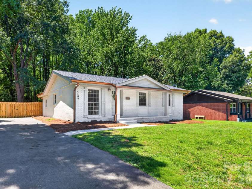 4408 Ivanhoe Place, Charlotte, NC 28205.  MLS# CAR4391893, YatesRealty ID 30977. 