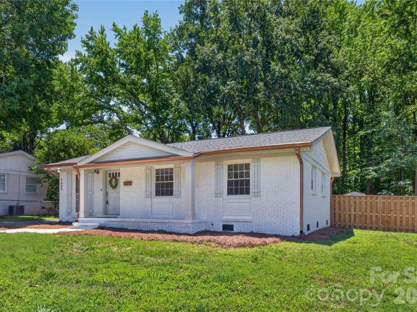 4408 Ivanhoe Place, Charlotte, NC 28205.  MLS# CAR4391893, YatesRealty ID 30977. 