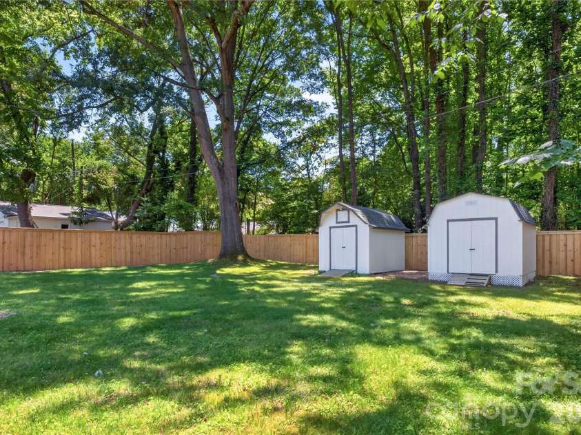 4408 Ivanhoe Place, Charlotte, NC 28205.  MLS# CAR4391893, YatesRealty ID 30977. 