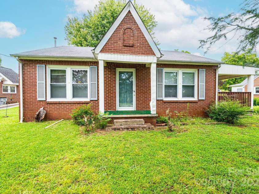 519 Lower Creek Drive, Lenoir, NC 28645.  MLS# CAR4288701, YatesRealty ID 30978. 