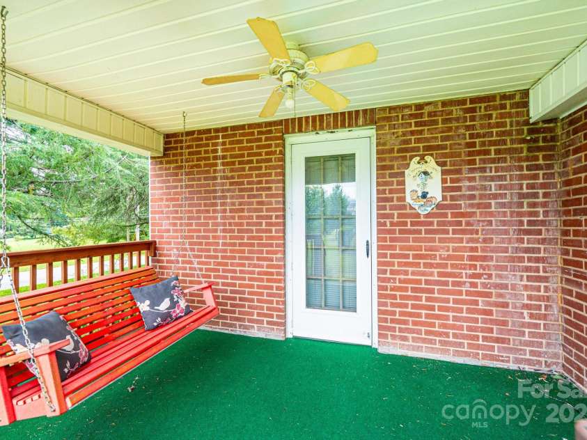519 Lower Creek Drive, Lenoir, NC 28645.  MLS# CAR4288701, YatesRealty ID 30978. 
