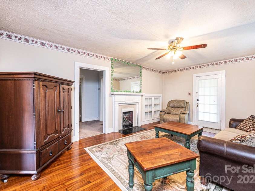 519 Lower Creek Drive, Lenoir, NC 28645.  MLS# CAR4288701, YatesRealty ID 30978. 