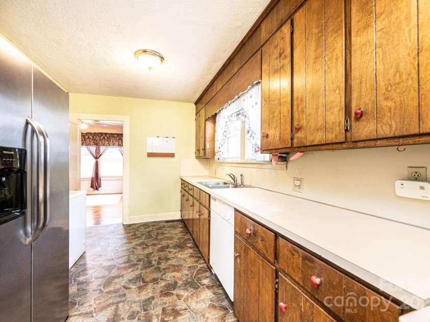 519 Lower Creek Drive, Lenoir, NC 28645.  MLS# CAR4288701, YatesRealty ID 30978. 