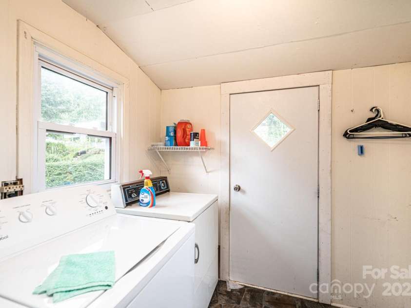 519 Lower Creek Drive, Lenoir, NC 28645.  MLS# CAR4288701, YatesRealty ID 30978. 