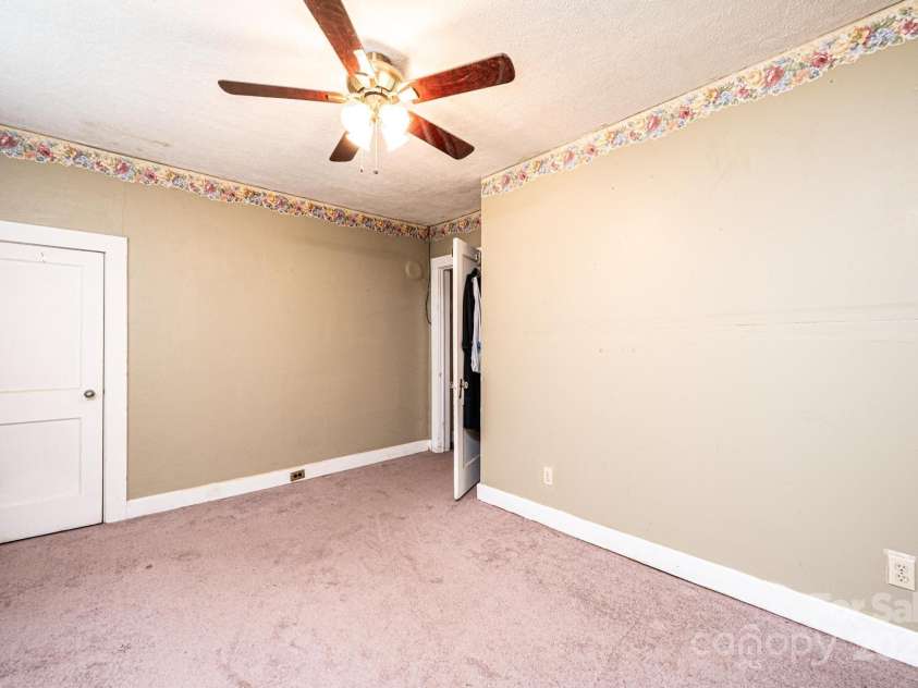 519 Lower Creek Drive, Lenoir, NC 28645.  MLS# CAR4288701, YatesRealty ID 30978. 