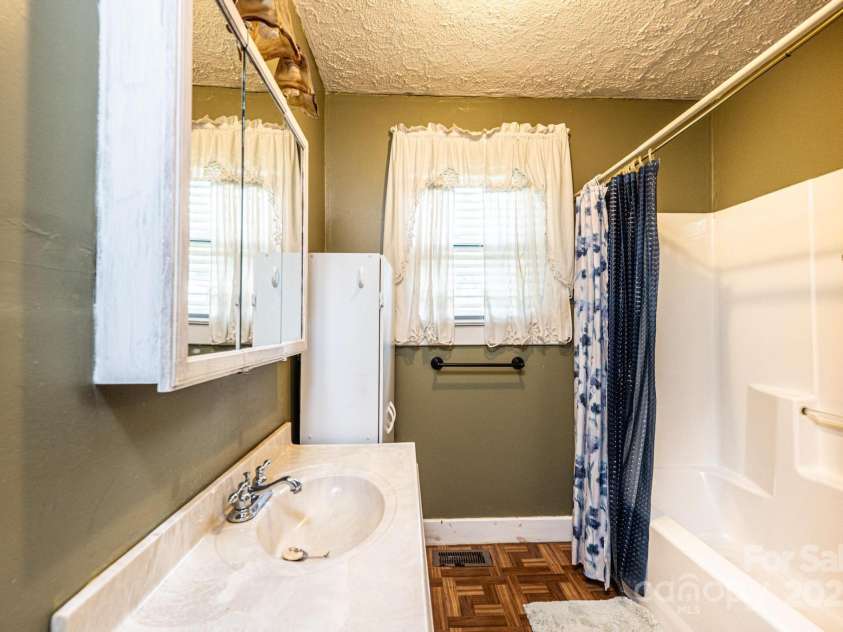 519 Lower Creek Drive, Lenoir, NC 28645.  MLS# CAR4288701, YatesRealty ID 30978. 