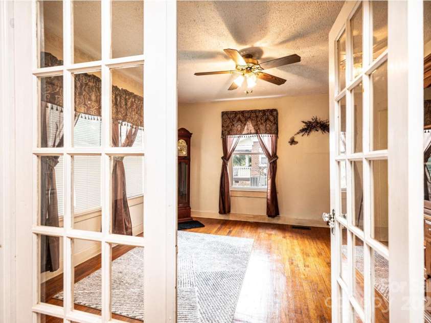 519 Lower Creek Drive, Lenoir, NC 28645.  MLS# CAR4288701, YatesRealty ID 30978. 