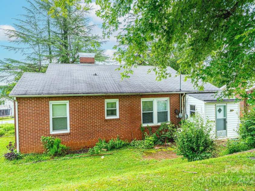 519 Lower Creek Drive, Lenoir, NC 28645.  MLS# CAR4288701, YatesRealty ID 30978. 