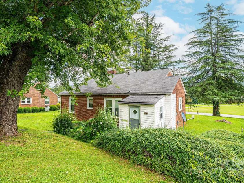 519 Lower Creek Drive, Lenoir, NC 28645.  MLS# CAR4288701, YatesRealty ID 30978. 