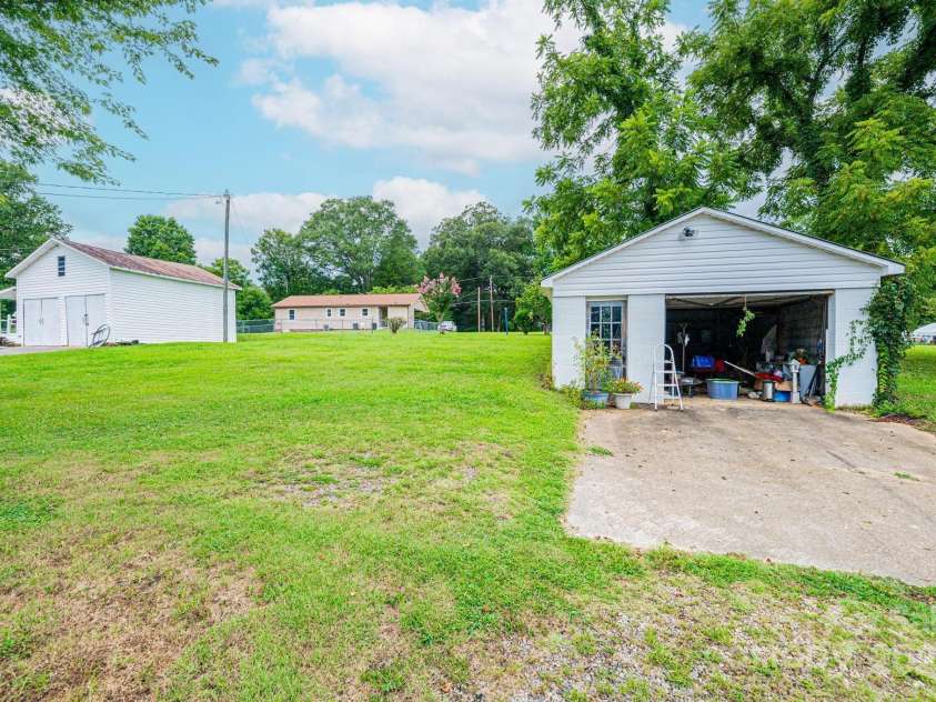 519 Lower Creek Drive, Lenoir, NC 28645.  MLS# CAR4288701, YatesRealty ID 30978. 