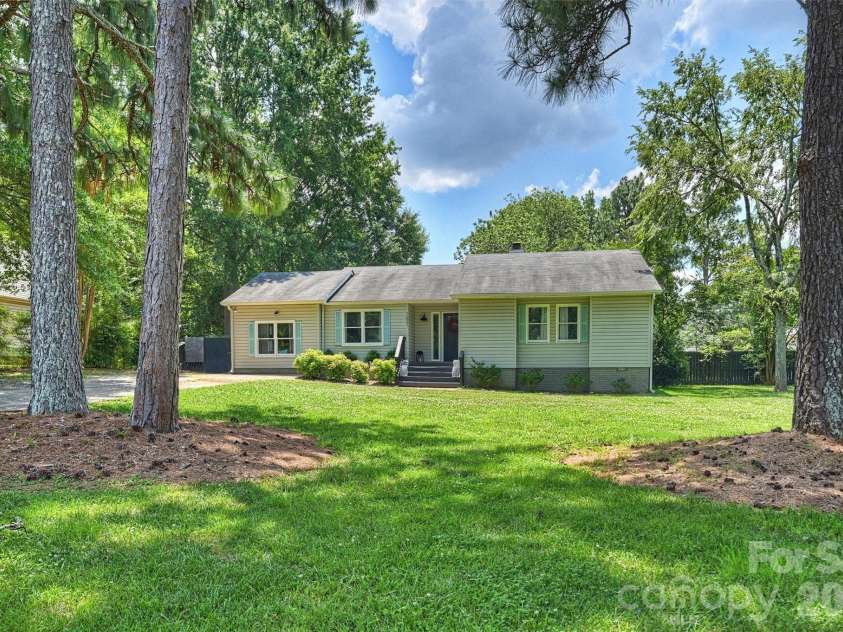 1621 Brook Drive, Fort Mill, SC 29708.  MLS# CAR4393483, YatesRealty ID 30979. 