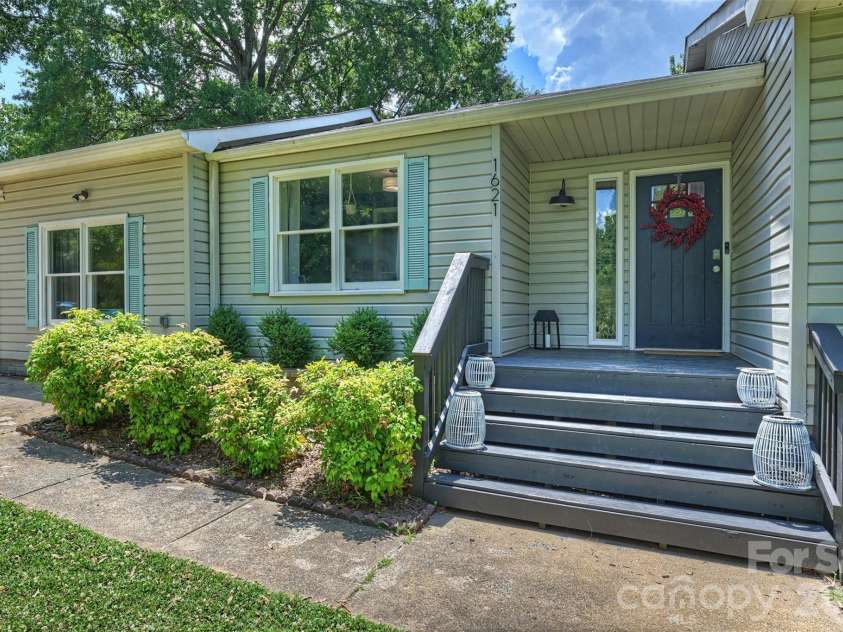 1621 Brook Drive, Fort Mill, SC 29708.  MLS# CAR4393483, YatesRealty ID 30979. 