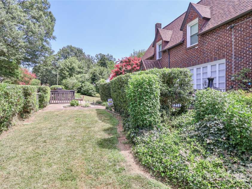 532 Margaret Drive, Statesville, NC 28677.  MLS# CAR4285700, YatesRealty ID 30979. 