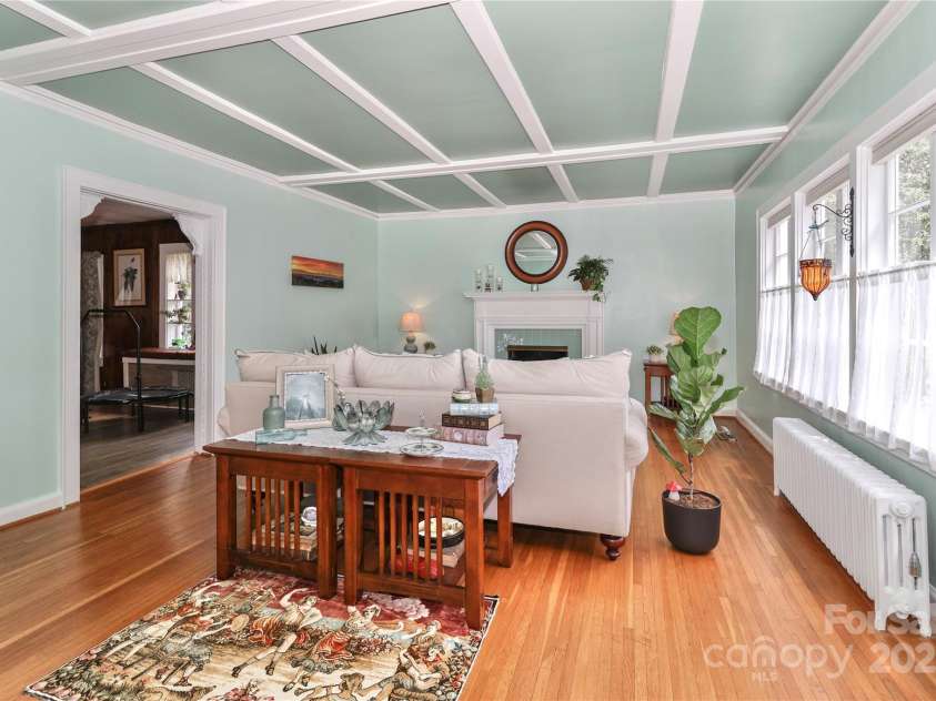 532 Margaret Drive, Statesville, NC 28677.  MLS# CAR4285700, YatesRealty ID 30979. 