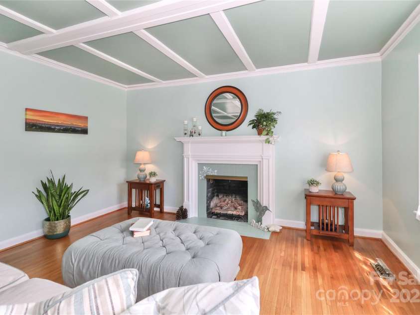 532 Margaret Drive, Statesville, NC 28677.  MLS# CAR4285700, YatesRealty ID 30979. 