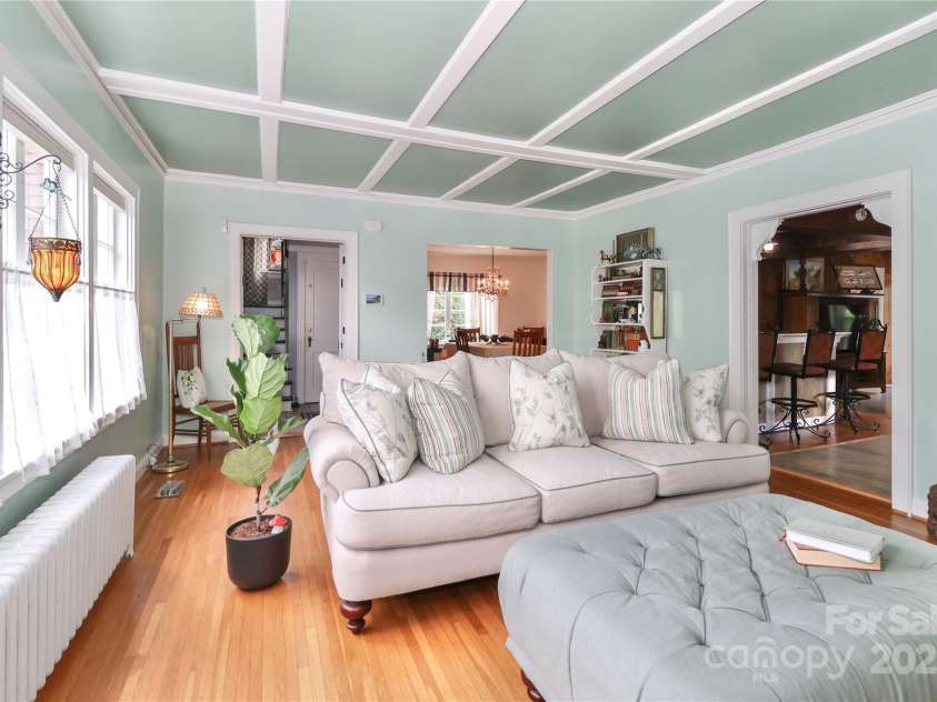 532 Margaret Drive, Statesville, NC 28677.  MLS# CAR4285700, YatesRealty ID 30979. 