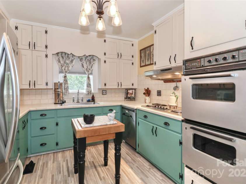 532 Margaret Drive, Statesville, NC 28677.  MLS# CAR4285700, YatesRealty ID 30979. 