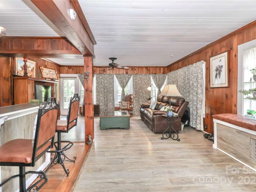 532 Margaret Drive, Statesville, NC 28677.  MLS# CAR4285700, YatesRealty ID 30979. 