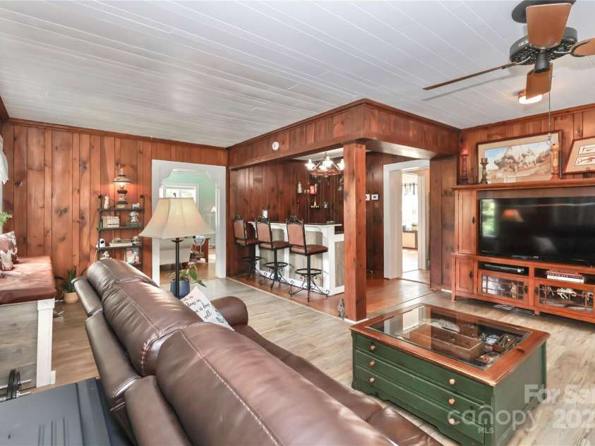 532 Margaret Drive, Statesville, NC 28677.  MLS# CAR4285700, YatesRealty ID 30979. 