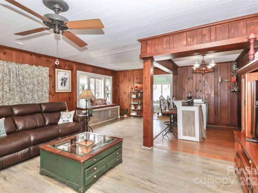 532 Margaret Drive, Statesville, NC 28677.  MLS# CAR4285700, YatesRealty ID 30979. 