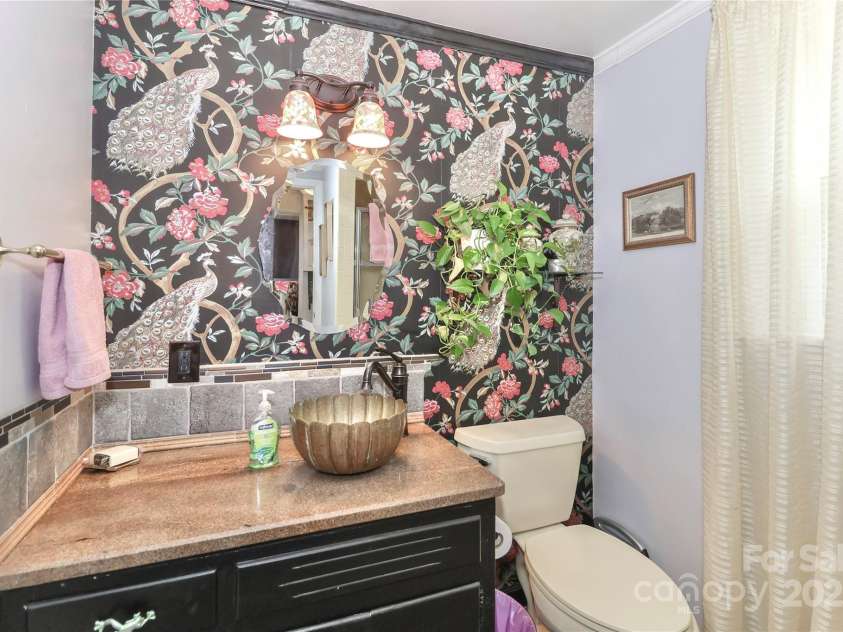 532 Margaret Drive, Statesville, NC 28677.  MLS# CAR4285700, YatesRealty ID 30979. 