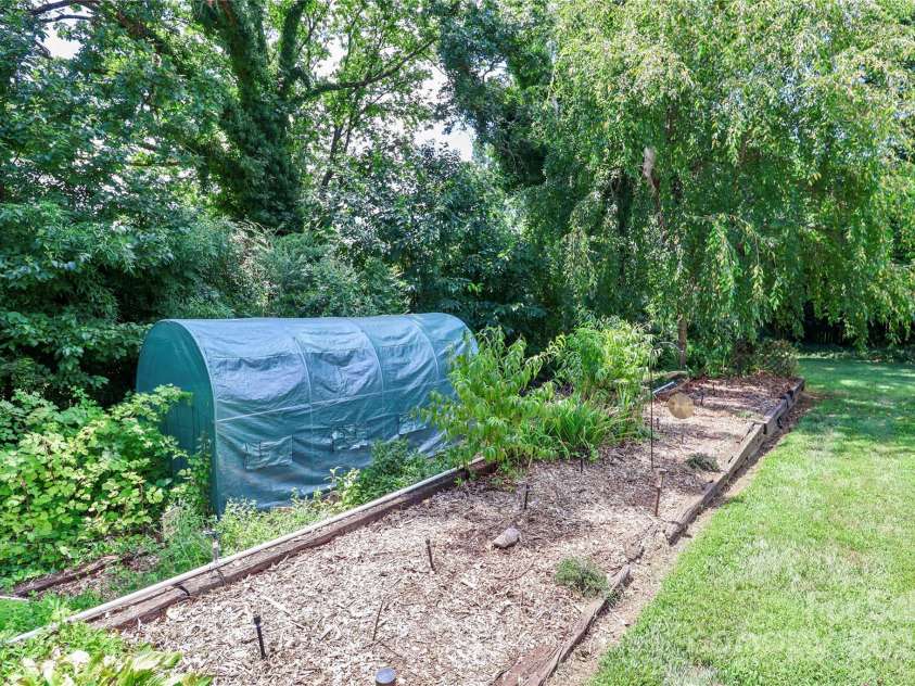 532 Margaret Drive, Statesville, NC 28677.  MLS# CAR4285700, YatesRealty ID 30979. 